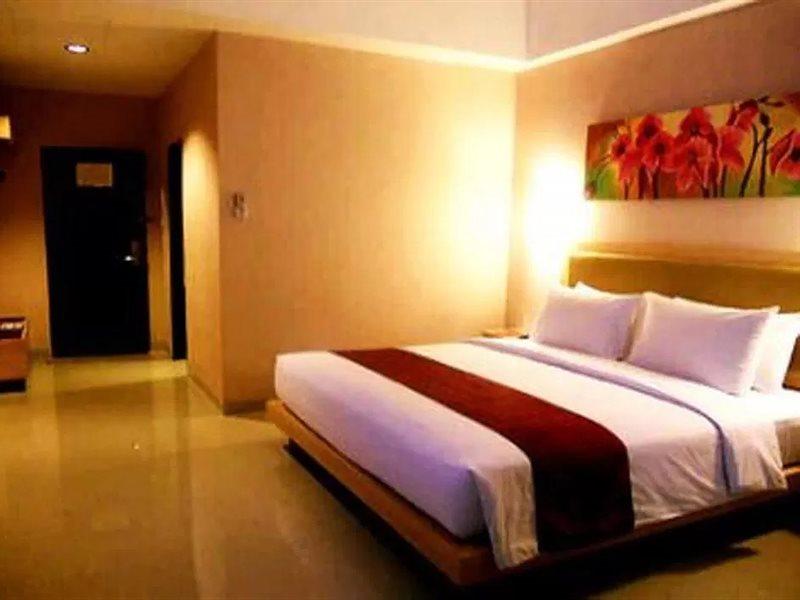 Orchardz Hotel Ayani Pontianak Exterior photo